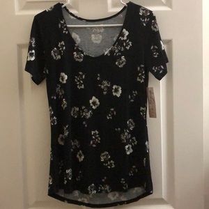 NWT Como Vintage top w/ floral designs Perfect Tee - Size Small